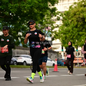 Runner Photo 4158391