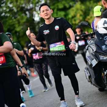 Runner Photo 4158433