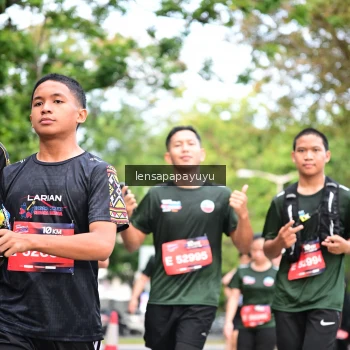 Runner Photo 4161873