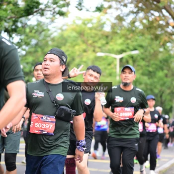 Runner Photo 4162409