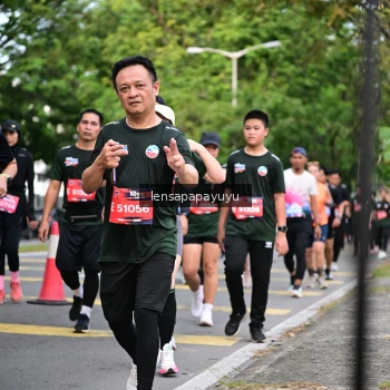 Runner Photo 4162535