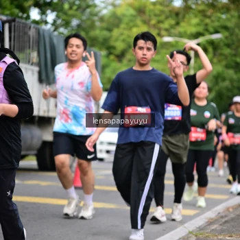 Runner Photo 4162615