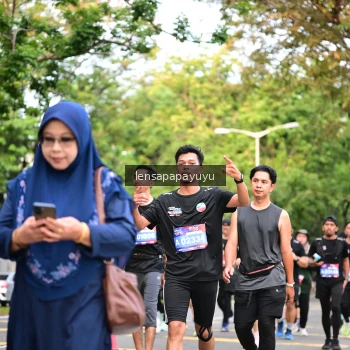 Runner Photo 4165497