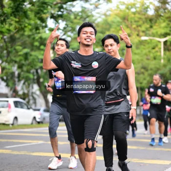 Runner Photo 4165501