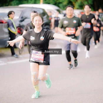 Runner Photo 4165843