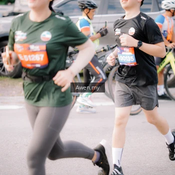 Runner Photo 4166105