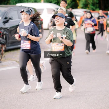 Runner Photo 4166135