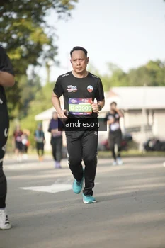 Runner Photo 4174676