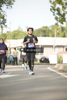 Runner Photo 4174680