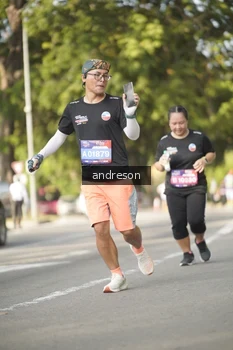 Runner Photo 4174759