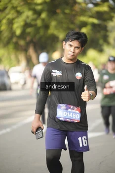 Runner Photo 4183635
