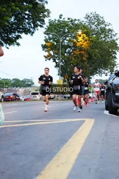 Runner Photo 4192750