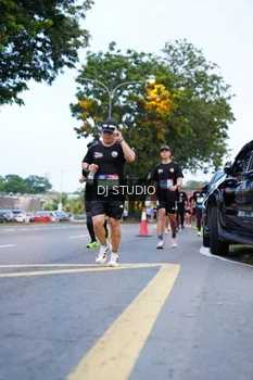 Runner Photo 4193376