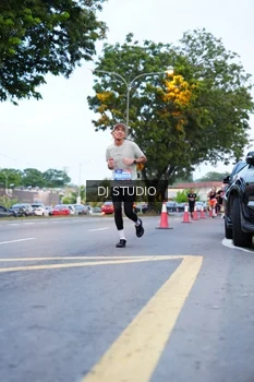 Runner Photo 4193755