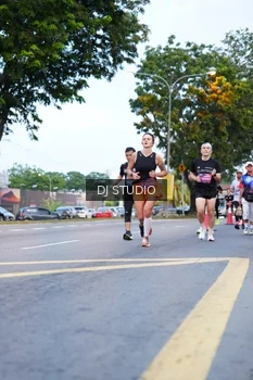 Runner Photo 4193930
