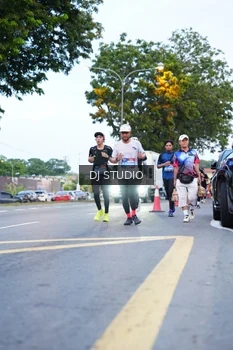 Runner Photo 4194028