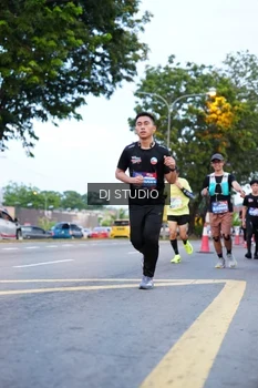 Runner Photo 4194305