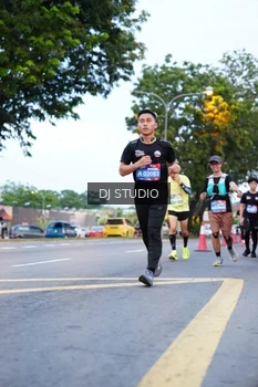 Runner Photo 4194306