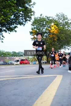 Runner Photo 4194335