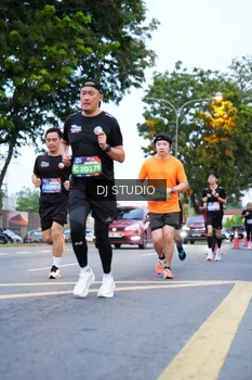 Runner Photo 4194375
