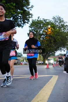 Runner Photo 4194443