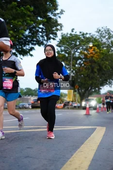 Runner Photo 4194445