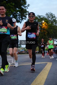 Runner Photo 4194475