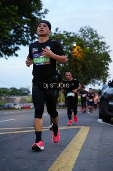 Runner Photo 4194596