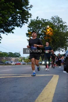 Runner Photo 4194730