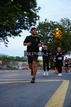 Runner Photo 4194763
