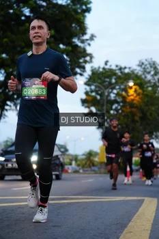Runner Photo 4194794