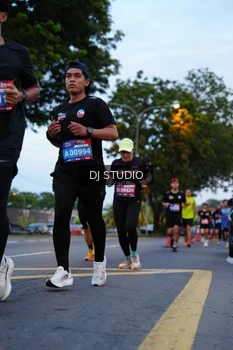 Runner Photo 4194795