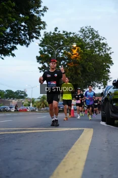 Runner Photo 4194805