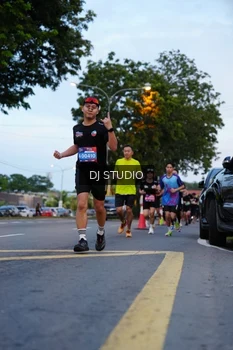Runner Photo 4194808