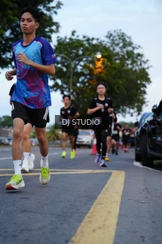 Runner Photo 4194851