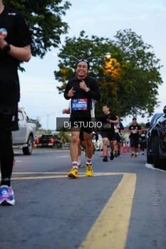 Runner Photo 4194856