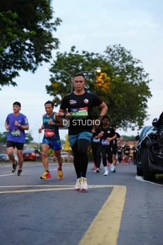 Runner Photo 4194912