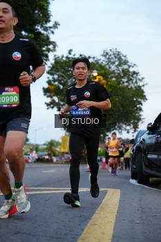 Runner Photo 4194975