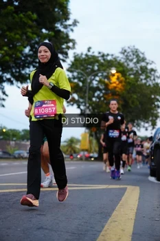 Runner Photo 4195063