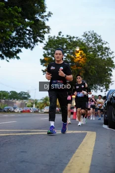 Runner Photo 4195072