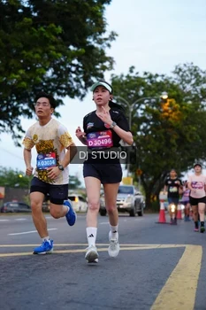 Runner Photo 4195117