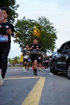Runner Photo 4195180