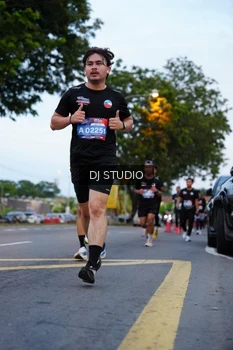 Runner Photo 4195196