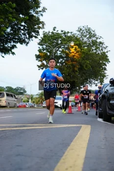 Runner Photo 4195338