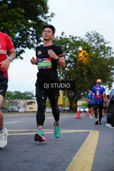 Runner Photo 4195355
