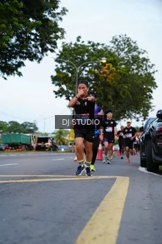 Runner Photo 4195365