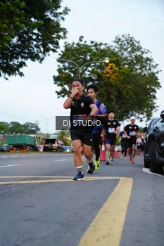 Runner Photo 4195366