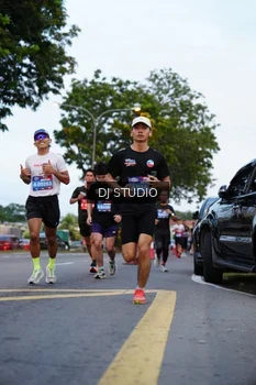 Runner Photo 4195385
