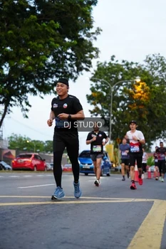 Runner Photo 4195437