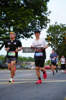 Runner Photo 4195448